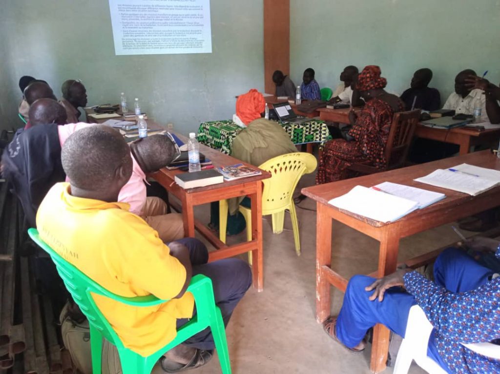 photo Formation des lecteurs pour la révision de la Bible Moundang
