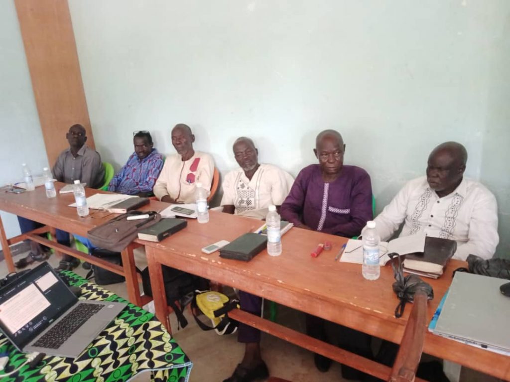 photo Formation des lecteurs pour la révision de la Bible Moundang