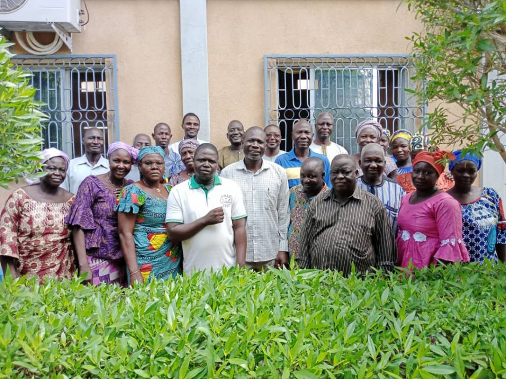 photo Formation des lecteurs pour la révision de la Bible Moundang
