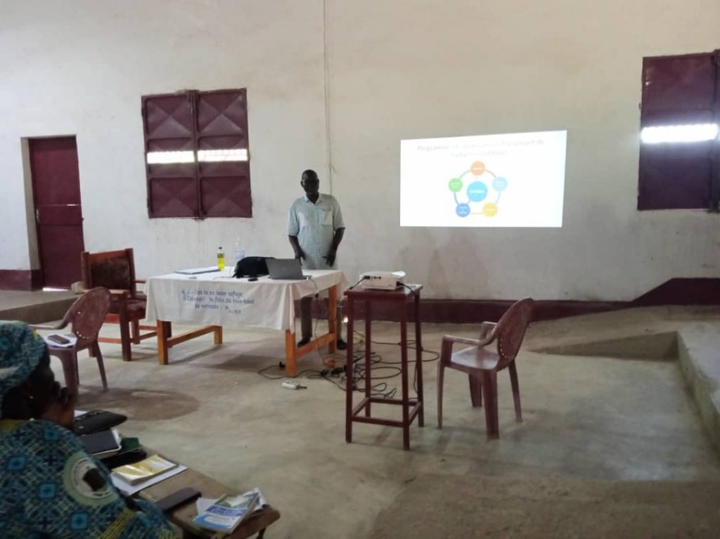 photo Formation des lecteurs pour la révision de la Bible Moundang