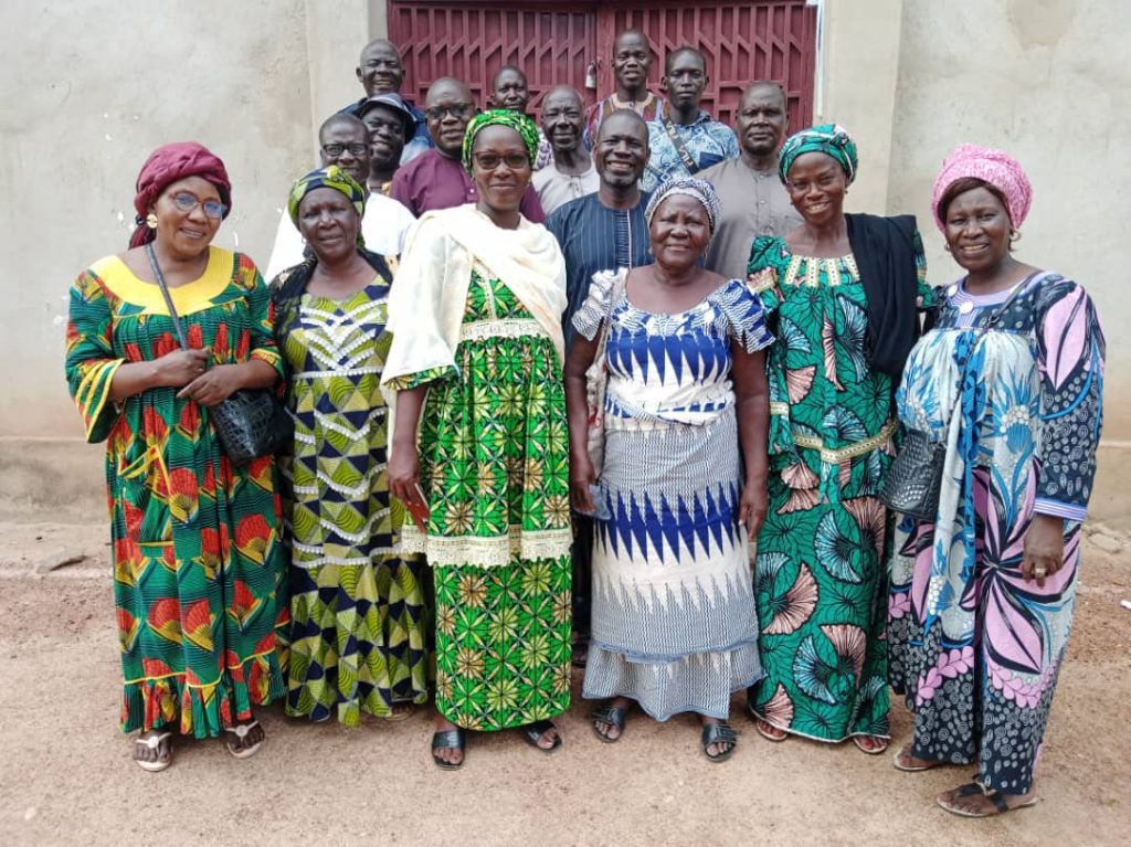 photo Formation des lecteurs pour la révision de la Bible Moundang